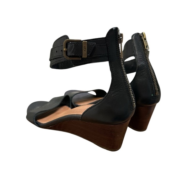 Ugg Women’s US10 Black Leather Char Wedge Sandal - Picture 8 of 8